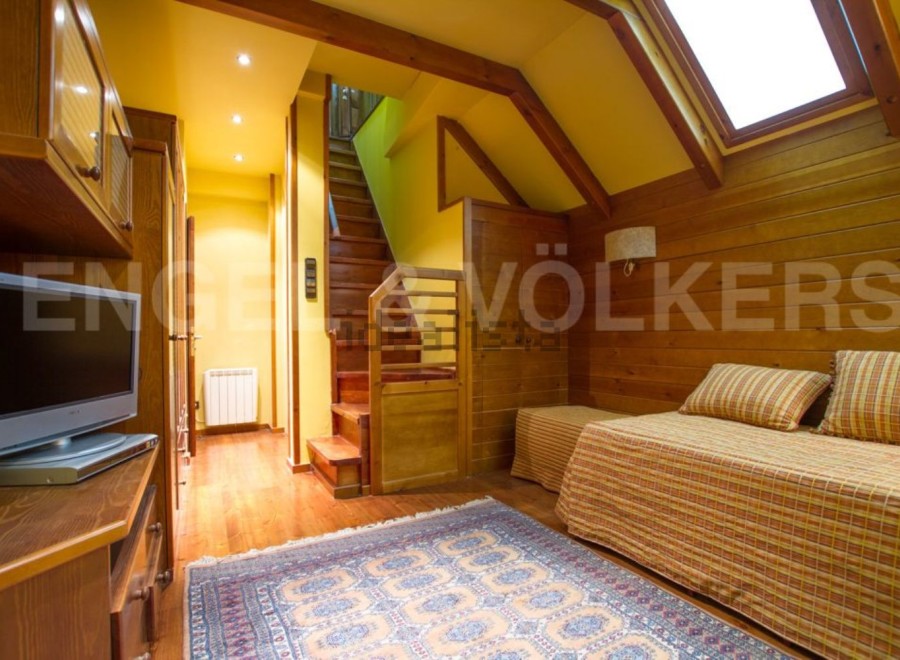 Discover this charming property featuring a cozy living space with wooden accents and a warm ambiance.