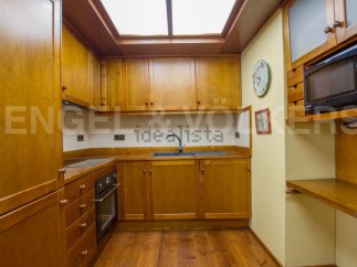Discover this charming kitchen with its warm wooden cabinetry and inviting atmosphere.