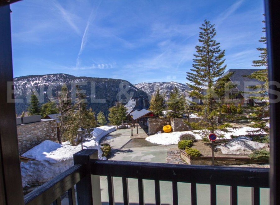 Enjoy breathtaking mountain views from this stunning property.