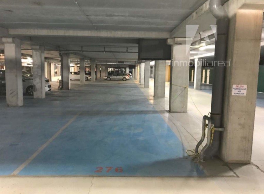 Discover this spacious parking space, perfect for secure vehicle storage.
