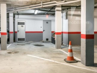 Discover this secure parking space, conveniently located with easy access.
