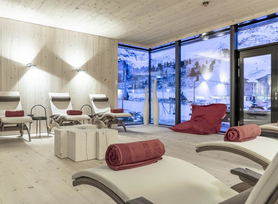 Relax and unwind in this luxurious spa retreat.