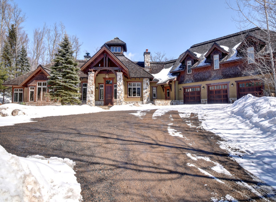 This stunning property showcases a beautiful blend of rustic charm and modern elegance.