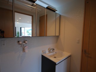 Discover a modern bathroom with sleek design.