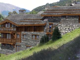 This stunning chalet boasts a prime location in the mountains, offering breathtaking views.