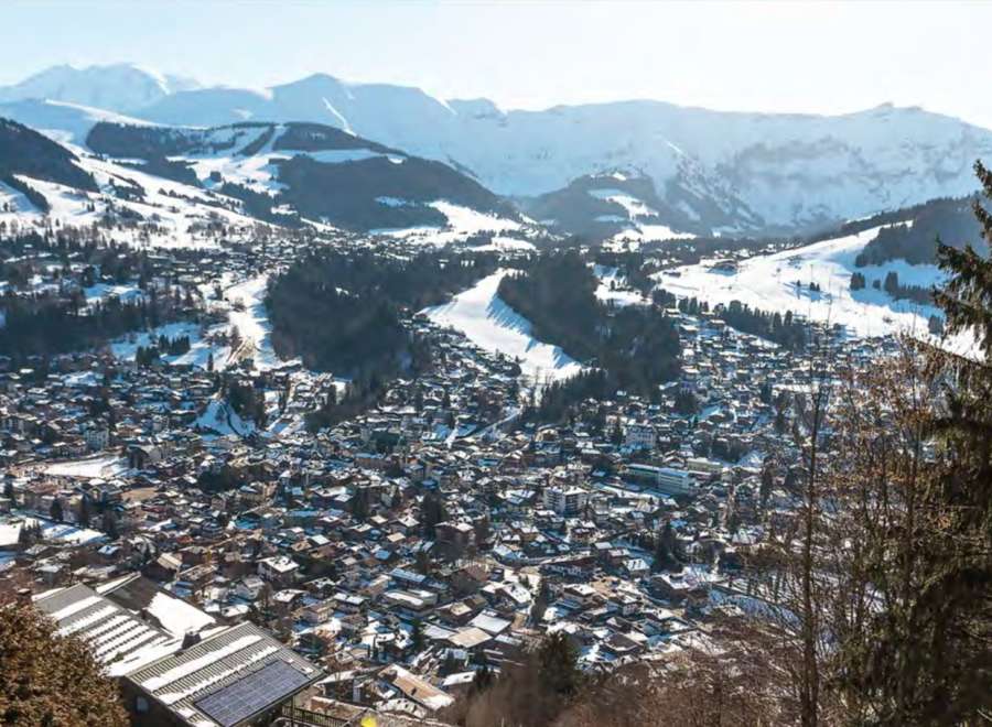 Nestled in the heart of the French Alps, this stunning property offers breathtaking panoramic views of snow-capped mountains and a charming village.