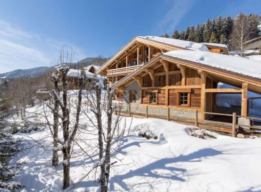 This stunning chalet boasts a prime location in a picturesque snow-covered landscape.