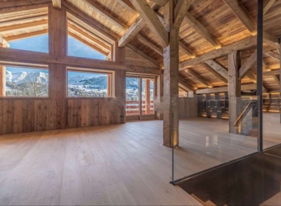 This stunning chalet boasts a spacious open-plan living area with breathtaking mountain views.