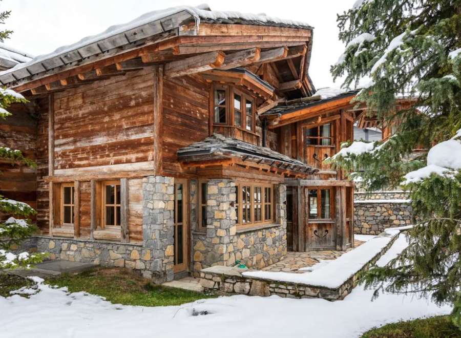 This stunning chalet boasts a unique blend of rustic charm and modern elegance.