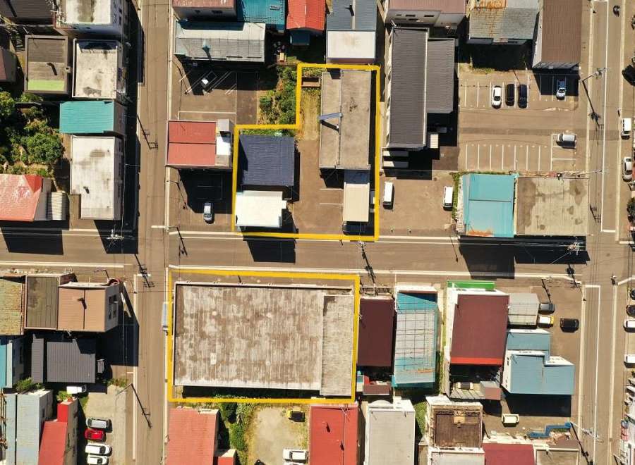 Explore this unique property featuring a spacious lot and multiple buildings, perfect for various commercial ventures.