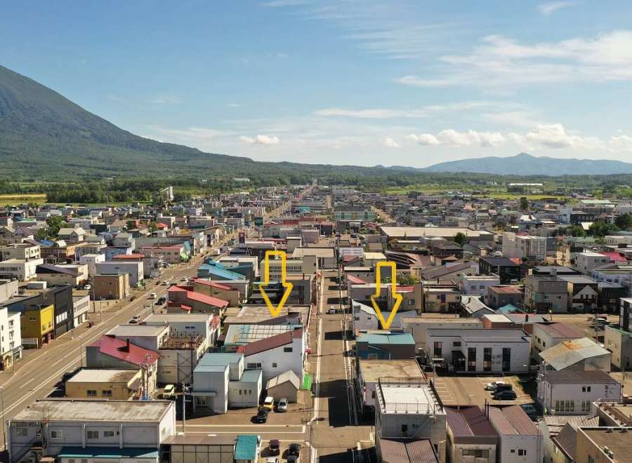Discover a charming property nestled in a picturesque town, offering stunning views of the surrounding mountains.
