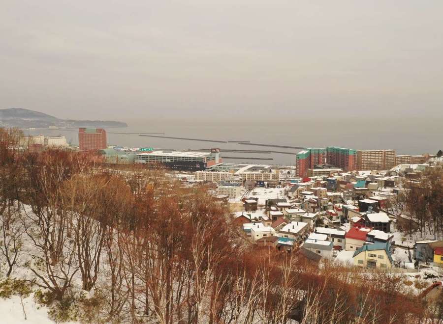 Enjoy breathtaking views of the city and the sea from this stunning property.
