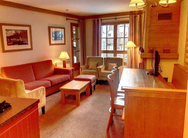 This cozy living space features a comfortable red sofa and armchairs, perfect for relaxing after a day of exploring.