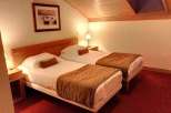 Cozy bedroom featuring two twin beds, perfect for a comfortable stay.