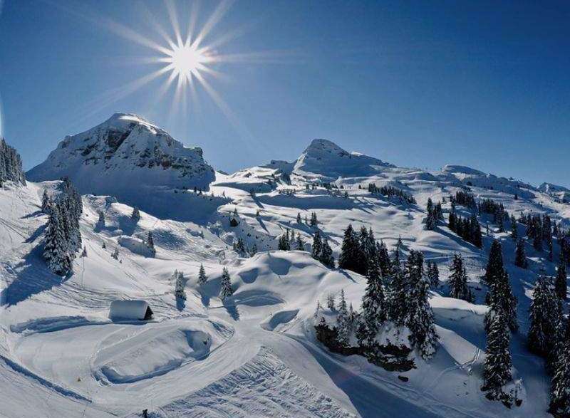 Experience the breathtaking beauty of a snow-covered mountain landscape.