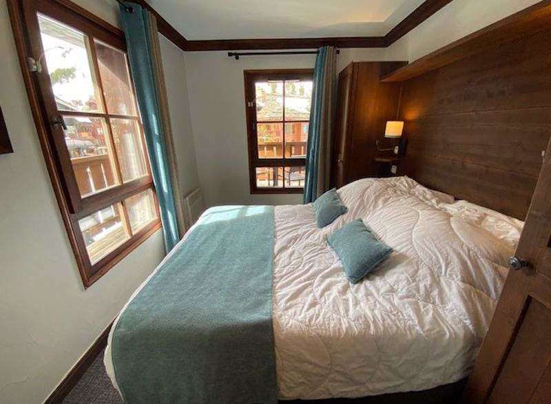 Cozy bedroom with a comfortable bed and soft bedding.