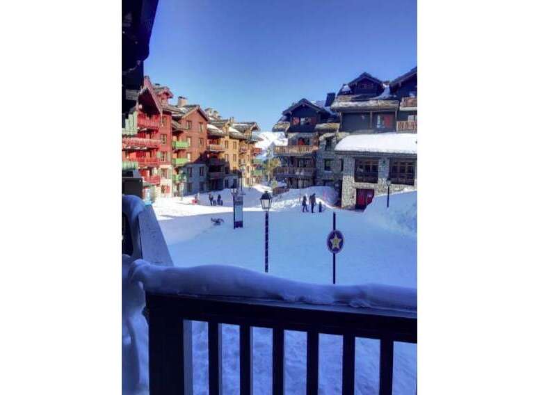 Experience the ultimate ski resort lifestyle with this stunning property offering direct access to pristine slopes and breathtaking mountain views.