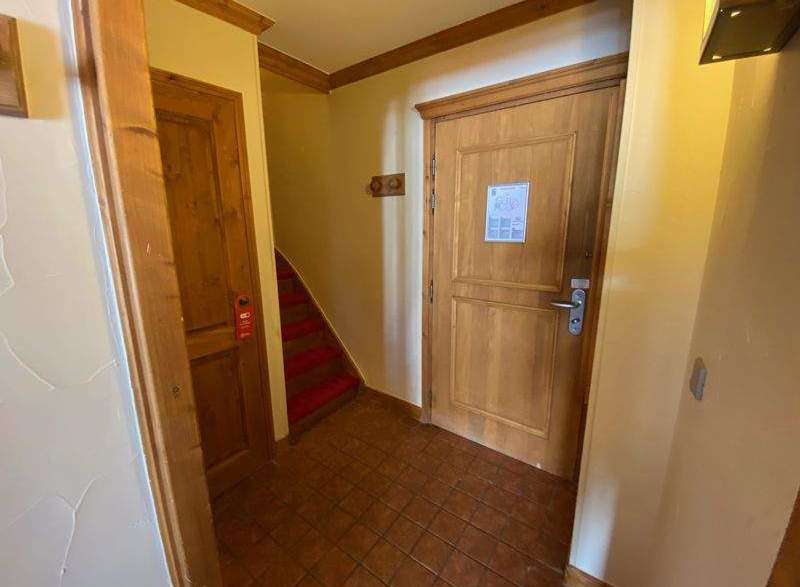 Discover a charming property with a warm and inviting ambiance.