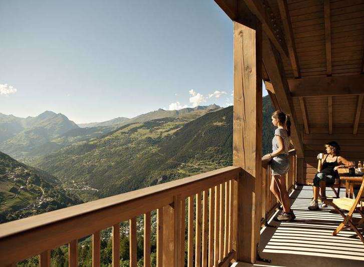 Escape to a mountain paradise with breathtaking views from this stunning property.