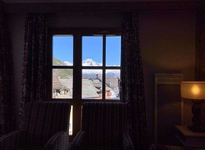 Enjoy breathtaking mountain views from this cozy property.