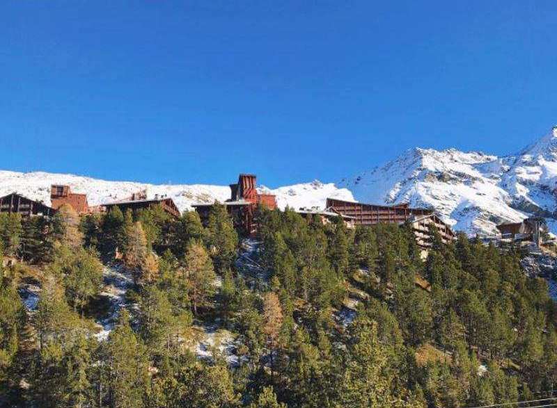 Discover a stunning mountain retreat nestled amidst the breathtaking Alps.
