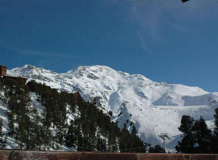 Experience the breathtaking beauty of the mountains in this stunning property.