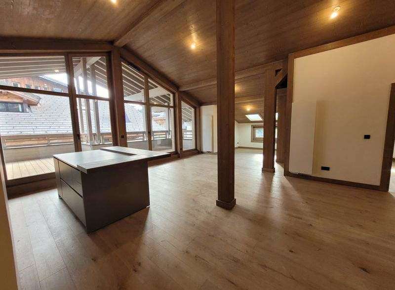 Discover the charm of this stunning property, featuring a spacious and light-filled interior.