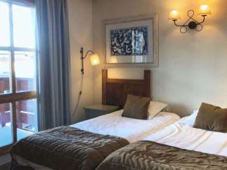 Cozy bedroom featuring two twin beds, perfect for a comfortable stay.
