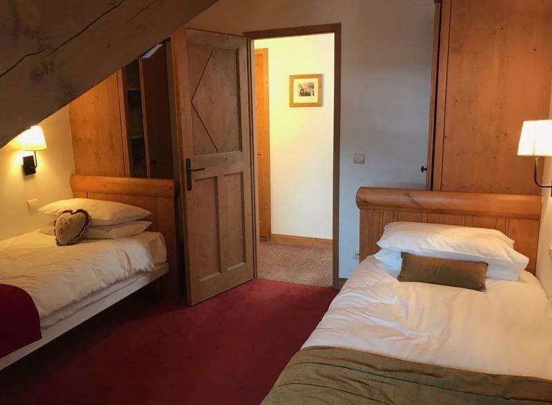 Cozy bedroom with two single beds, perfect for a comfortable stay.