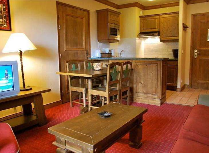 Cozy apartment with a rustic charm, featuring a fully equipped kitchen and a comfortable living area.