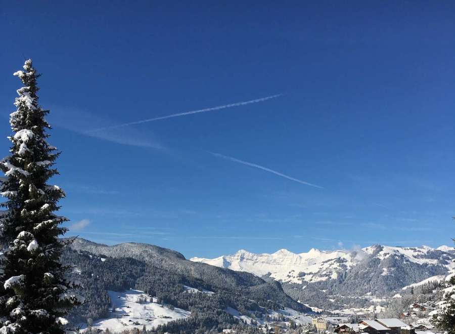 Experience the breathtaking beauty of a snow-covered mountain landscape.