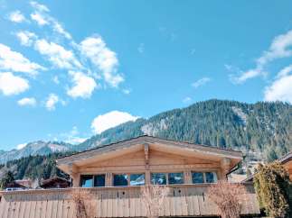 Escape to the mountains in this charming wooden chalet, offering stunning views of the surrounding peaks.