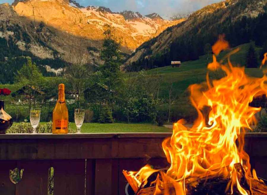 Enjoy breathtaking mountain views from this stunning property.
