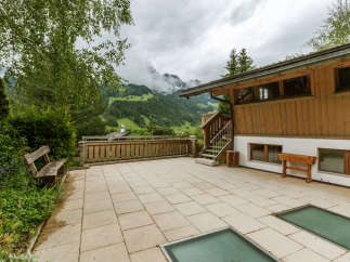 Escape to the mountains in this charming property, featuring a spacious patio perfect for enjoying the stunning views.