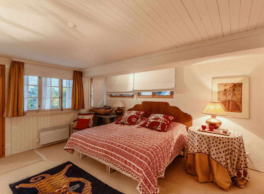 Cozy bedroom with a unique design.