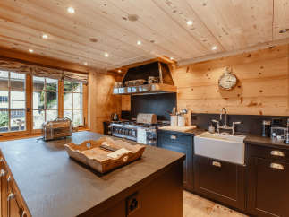 This stunning kitchen boasts a warm, inviting atmosphere with its beautiful wooden accents and modern appliances.