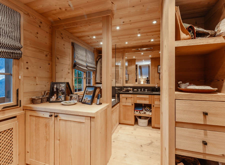 Step into a world of rustic elegance with this stunning wooden interior.