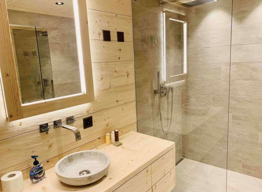 Experience luxury in this stunning bathroom featuring a modern design.