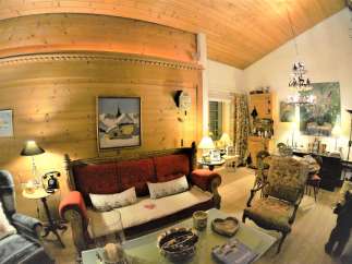 Step into a cozy and inviting living space, perfect for relaxation and gatherings.
