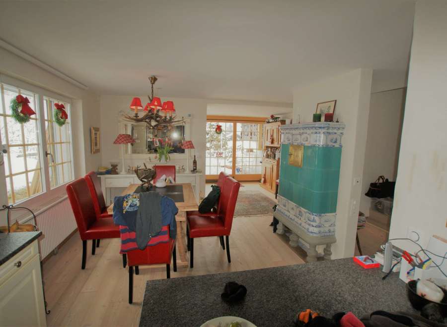 This charming property boasts a cozy dining area, perfect for gatherings.