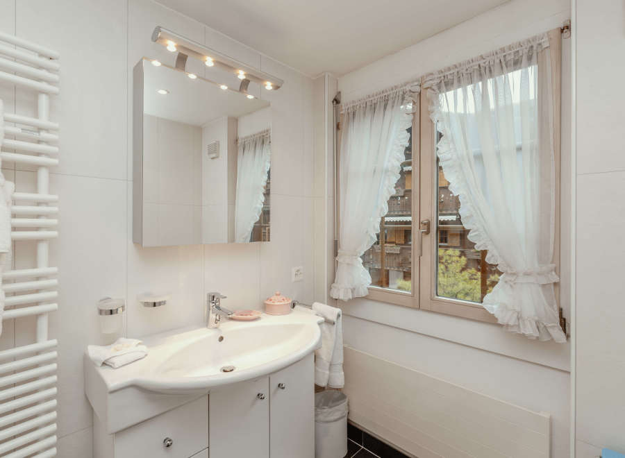 This charming bathroom features a bright and airy design, perfect for a relaxing retreat.