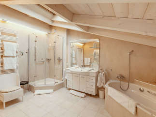 This luxurious bathroom boasts a modern design with a touch of elegance.