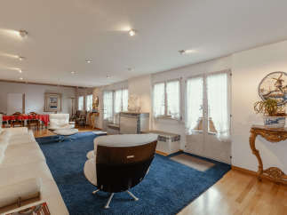 Step into a bright and airy living space, perfect for relaxation and entertaining.