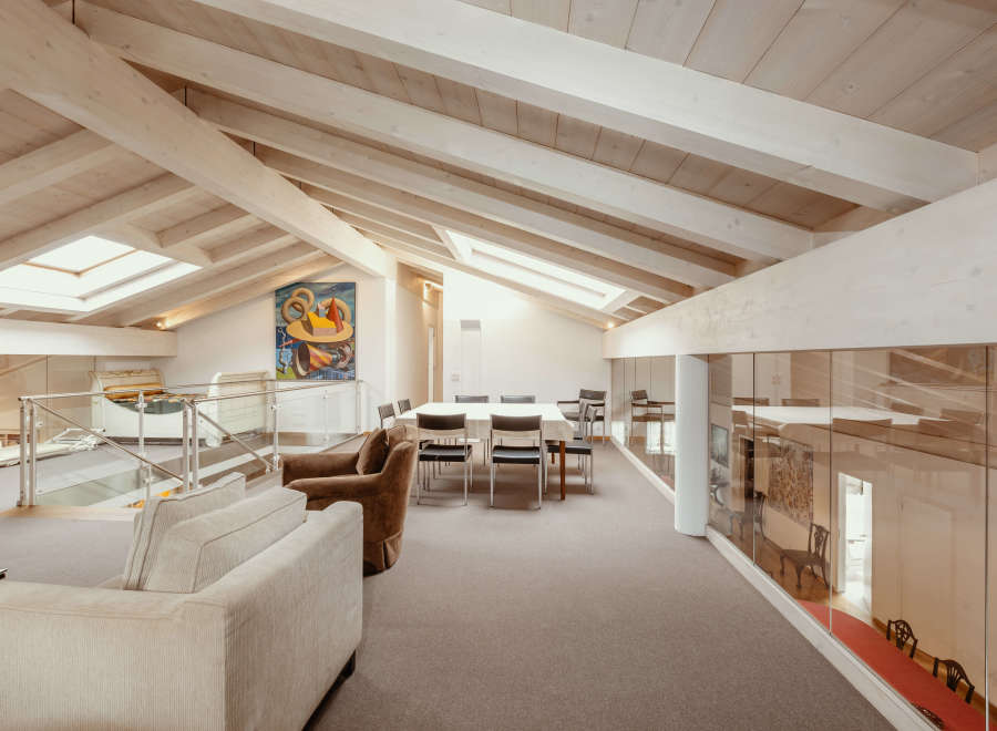 Discover a stunning loft with a unique architectural design.