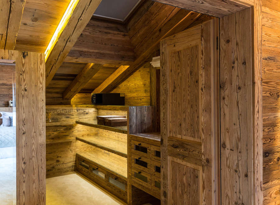 Experience rustic elegance in this stunning wooden interior.
