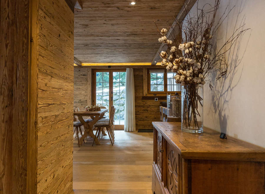 Step into a world of rustic elegance with this stunning interior.