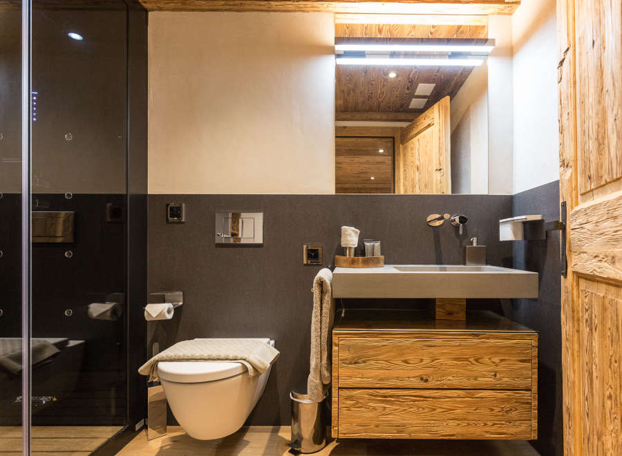Experience rustic elegance in this stunning bathroom.