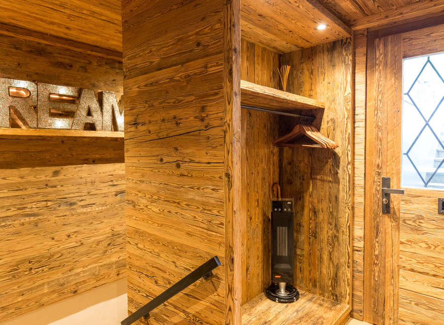 Step into a world of rustic elegance with this stunning wooden interior.