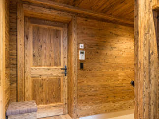 This stunning property showcases exquisite wooden details throughout, creating a warm and inviting atmosphere.