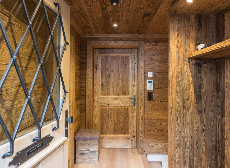 Step into rustic elegance with this stunning entryway.